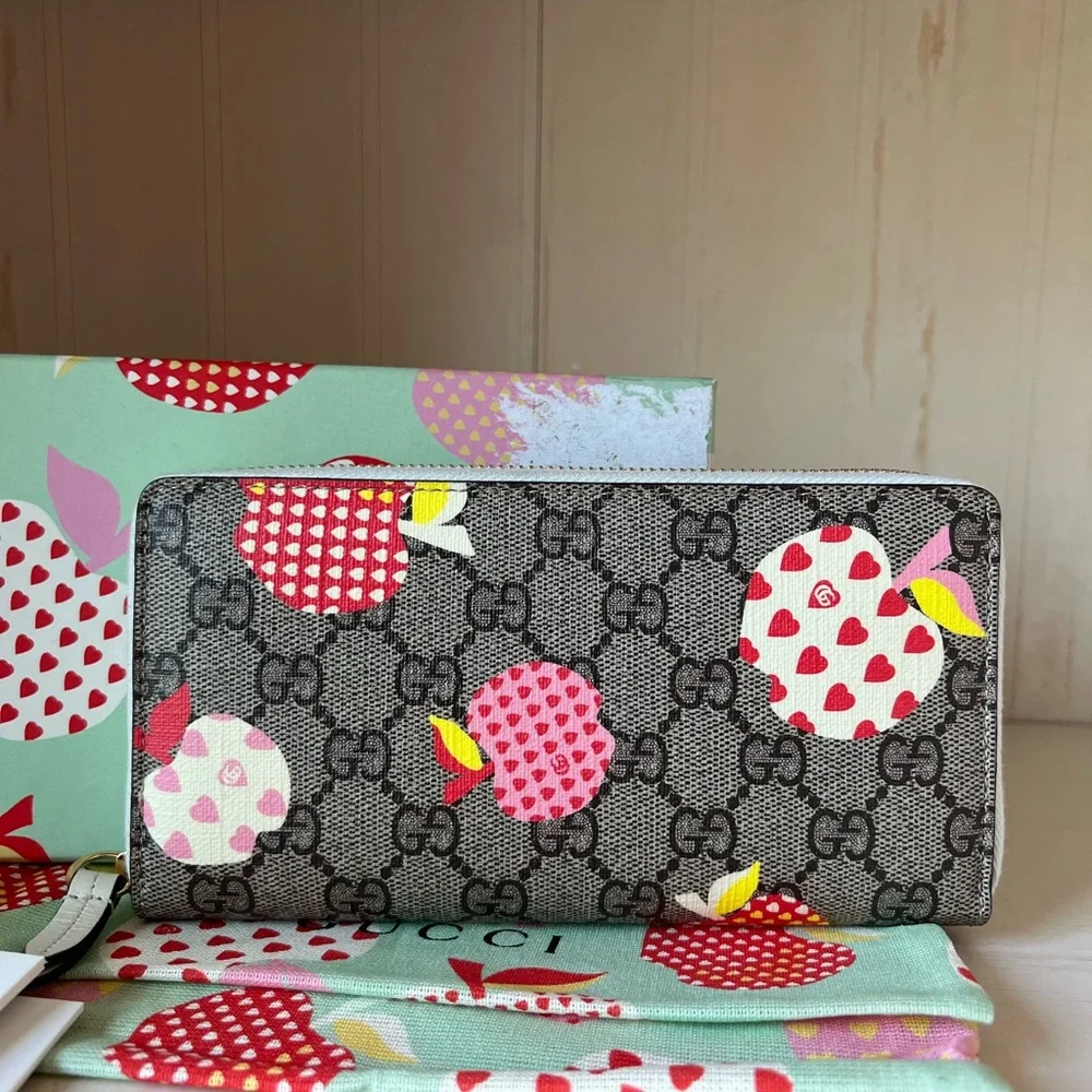 SALE ❤️GUCCI apple print round zipper long wallet 🌸🌷 - Picture 4 of 9